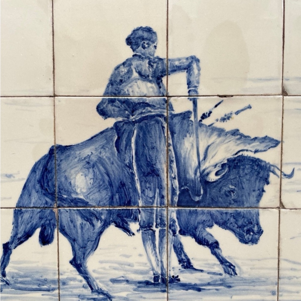 Fábrica de Loiça de SACAVÉM Handpainted Signed Matador Tray~Mural 1950s - Picture 2 of 10